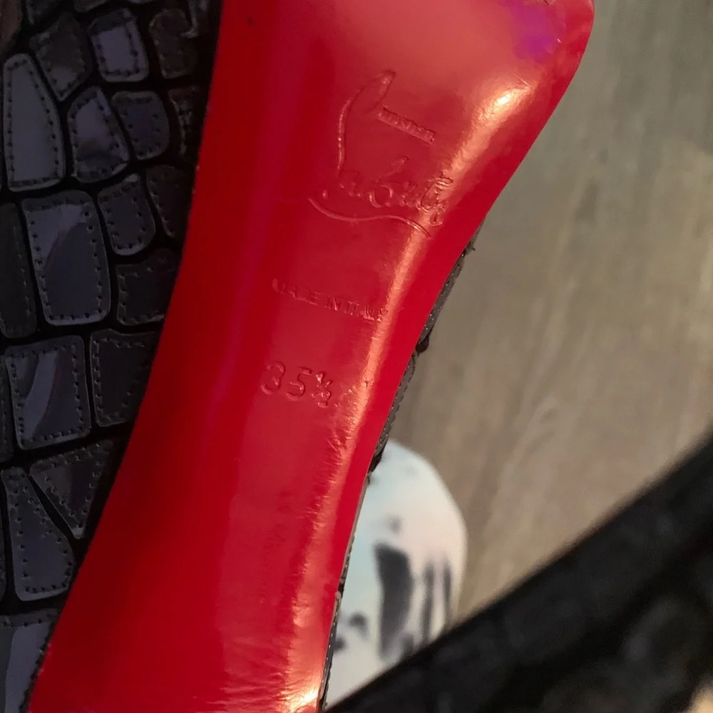 Christian Louboutin - Picture 3 of 4